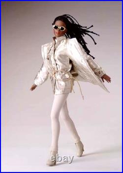 Robert Tonner Tyler Wentworth Urban Sport Esme 16 Fashion Doll TW2202 NRFB