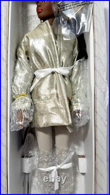 Robert Tonner Tyler Wentworth Urban Sport Esme 16 Fashion Doll TW2202 NRFB