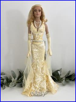 Sheer Glamour Sydney Robert Tonner Doll TW3201 2002 Tyler Wentworth Stand