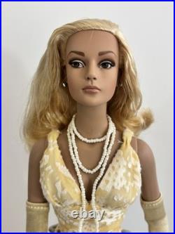 Sheer Glamour Sydney Robert Tonner Doll TW3201 2002 Tyler Wentworth Stand