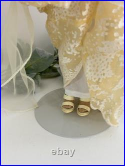 Sheer Glamour Sydney Robert Tonner Doll TW3201 2002 Tyler Wentworth Stand