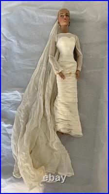 Show Stopping Sydney Chase Tonner Tyler Wentworth Doll LE1500 No Box or Shoes