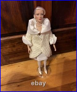 TONNER 16 Regina Wentworth Regina Returns Doll