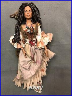 TONNER Disney 16 Vinyl Toy DOLL TIA DALMA Pirates of the Caribbean + Necklace