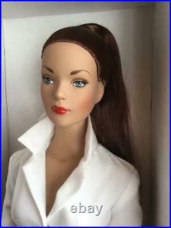 TONNER Doll Signature Style BW Red hare Tyler Wentworth Collection 16