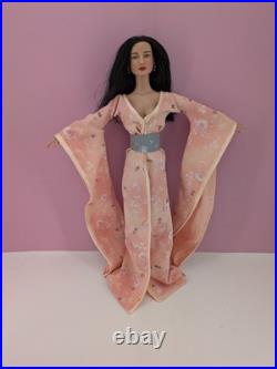 TONNER'FIFTH AVENUE FEVER' LAYNE REESE DOLL TYLER WENTWORTH DOLL 2007 Kimono