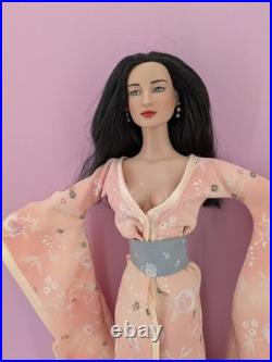 TONNER'FIFTH AVENUE FEVER' LAYNE REESE DOLL TYLER WENTWORTH DOLL 2007 Kimono