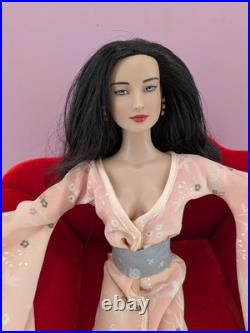TONNER'FIFTH AVENUE FEVER' LAYNE REESE DOLL TYLER WENTWORTH DOLL 2007 Kimono