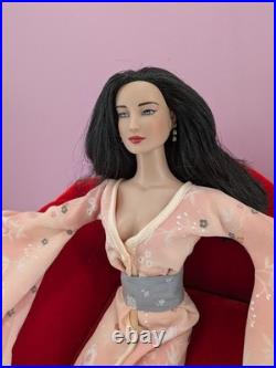 TONNER'FIFTH AVENUE FEVER' LAYNE REESE DOLL TYLER WENTWORTH DOLL 2007 Kimono