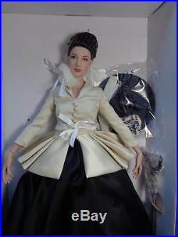 TONNER -OUTLANDER CLAIRE'S NEW LOOK Dressed doll-16on new RTB 101 body-NRFB