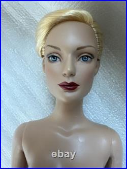 TONNER TYLER WENTWORTH 2005 COLLECTION UFDC REGINA BANQUET 16 Fashion Doll BW