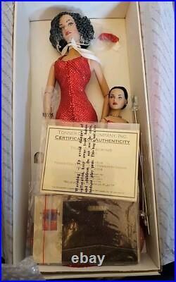 TONNER Tyler Wentworth 16 RED HOT Doll & Kitty TW9412 LE Of 500 Convention 2004