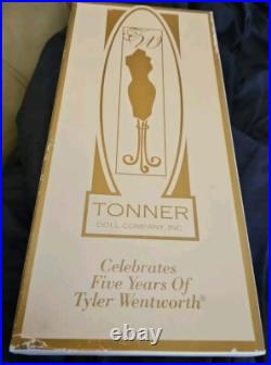 TONNER Tyler Wentworth 16 RED HOT Doll & Kitty TW9412 LE Of 500 Convention 2004