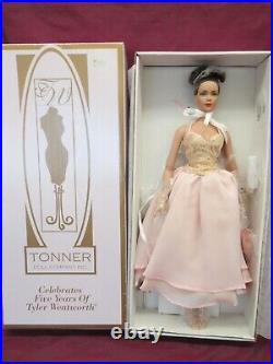 TONNER Tyler Wentworth Portrait Glamour TW9411 16 doll in box