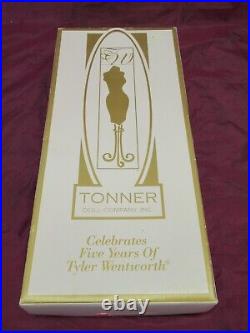 TONNER Tyler Wentworth Portrait Glamour TW9411 16 doll in box