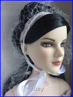 Tonner 16 2011 UNHAPPILY EVER AFTER HALLOWEEN CONVENTION Doll NRFB LE 200