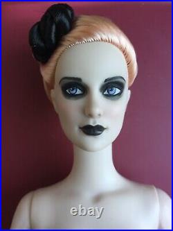 Tonner 16 NUDE EYE OF THE BEHOLDER HALLOWEEN CON DAPHNE Fashion Doll BW Body LE
