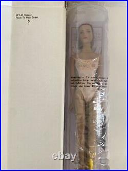 Tonner 16 The Tyler Wentworth Collection Doll, Ready To Wear Career New