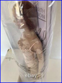 Tonner 16 The Tyler Wentworth Collection Doll, Ready To Wear Career New