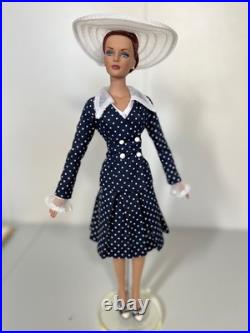 Tonner 16 tall RETRO DOTS SYDNEY DOLL complete with stand MIB Tyler