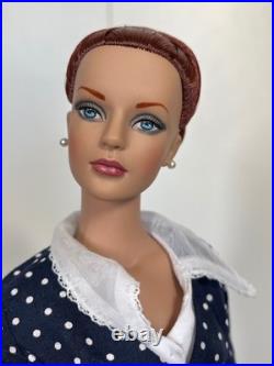 Tonner 16 tall RETRO DOTS SYDNEY DOLL complete with stand MIB Tyler