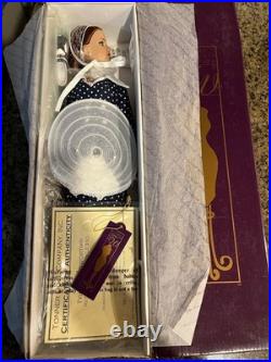 Tonner 16 tall RETRO DOTS SYDNEY DOLL complete with stand MIB Tyler