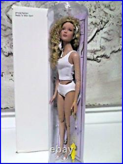 Tonner 2003 Ready To Wear Rtw Sport- Blonde A 16 Tonner Tyler Fashion Doll