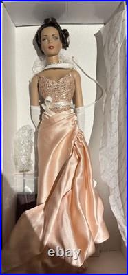 Tonner 2004 TYLER WENTWORTH PORTRAIT GLAMOUR 16 Fashion Doll TW9411 LE 1000