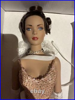 Tonner 2004 TYLER WENTWORTH PORTRAIT GLAMOUR 16 Fashion Doll TW9411 LE 1000
