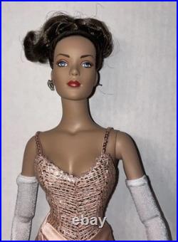 Tonner 2004 TYLER WENTWORTH PORTRAIT GLAMOUR 16 Fashion Doll TW9411 LE 1000