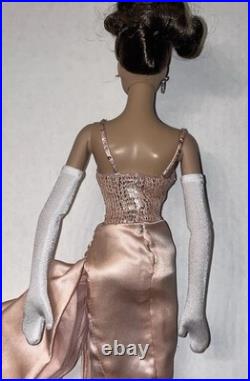 Tonner 2004 TYLER WENTWORTH PORTRAIT GLAMOUR 16 Fashion Doll TW9411 LE 1000