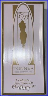Tonner 2004 TYLER WENTWORTH PORTRAIT GLAMOUR 16 Fashion Doll TW9411 LE 1000