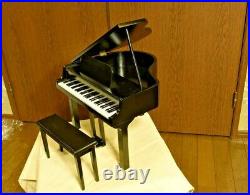 Tonner 2005 Tyler Wentworth Collection Baby Grand Piano Music box Wooden Unused