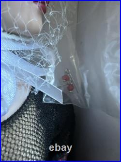 Tonner 2006 METRODOLLS METRO STYLE TYLER WENTWORTH 16 DRESSED DOLL NRFB LE 300