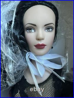 Tonner 2006 METRODOLLS METRO STYLE TYLER WENTWORTH 16 DRESSED DOLL NRFB LE 300