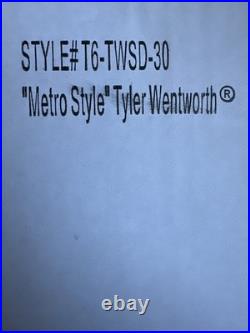 Tonner 2006 METRODOLLS METRO STYLE TYLER WENTWORTH 16 DRESSED DOLL NRFB LE 300