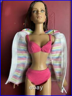Tonner 2007 VACATION ON LOCATION SYDNEY CHASE 16 Dressed Fashion Doll LE 400