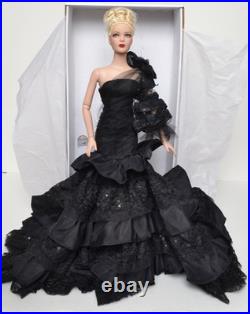 Tonner A PERFECT TEN Tyler Wentworth 16 DRESS DOLL (JL)