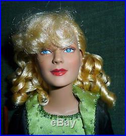 Tonner Bewitched Samantha 16 in. Doll