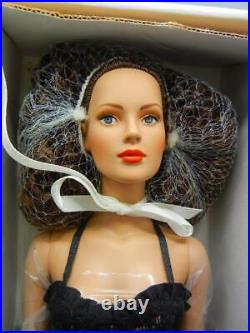 Tonner Doll 16Tyler Wentworth RTW Suzette Dubois Brunette Limited 1000 NRFB