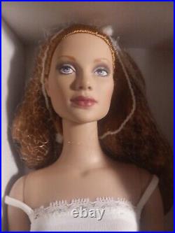 Tonner Doll Ready-to-wear Romance Angelina Tw9416 Box Papers Stand Excellent