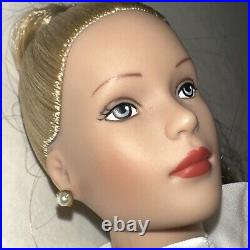 Tonner Doll Tyler Wentworth Signature Style AR Blonde Ponytail Blue Eyes