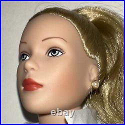 Tonner Doll Tyler Wentworth Signature Style AR Blonde Ponytail Blue Eyes