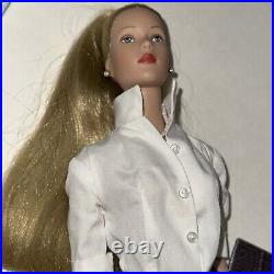 Tonner Doll Tyler Wentworth Signature Style AR Blonde Ponytail Blue Eyes