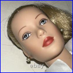 Tonner Doll Tyler Wentworth Signature Style AR Blonde Ponytail Blue Eyes