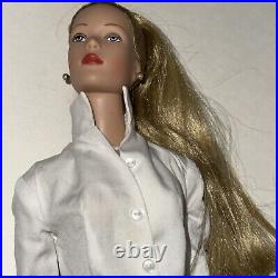 Tonner Doll Tyler Wentworth Signature Style AR Blonde Ponytail Blue Eyes