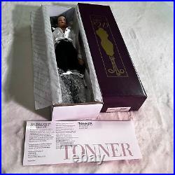 Tonner Doll Tyler Wentworth Signature Style AR Brunette TW0305 Shipper LE