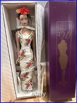 Tonner Doll Tyler Wentworth TROPICO TW1302 in box and stand asian Mint