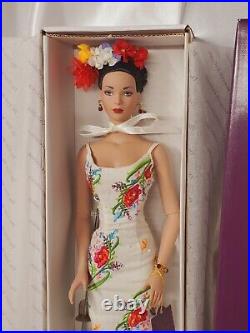 Tonner Doll Tyler Wentworth TROPICO TW1302 tag stand box asian bent knees