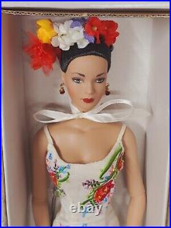 Tonner Doll Tyler Wentworth TROPICO TW1302 tag stand box asian bent knees